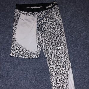 Nike pro cropped leggings